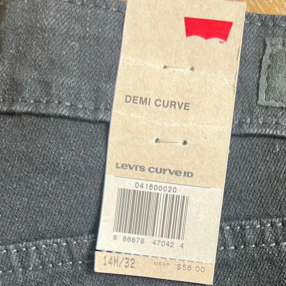 Levi’s Demi Curve Women’s 14M/32 Classic Rise Bootcut Black Jeans NEW - Picture 7 of 10
